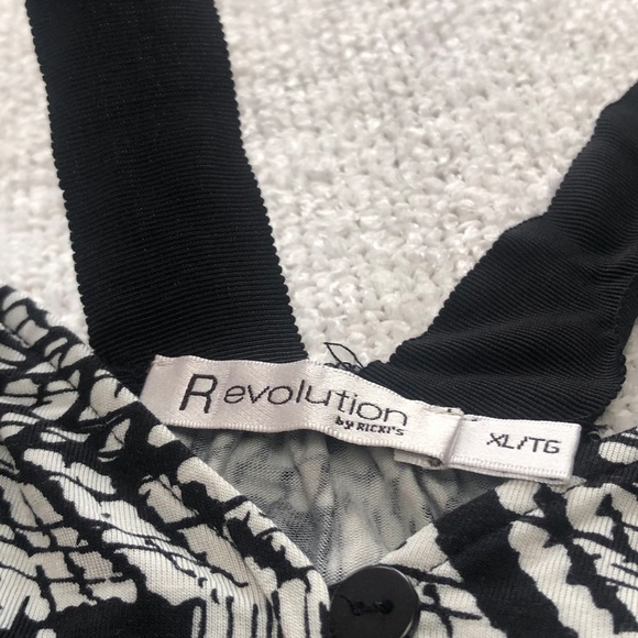 Revolution by Rickis xl tank top. Summery top to wear for those holiday cruises - Picture 2 of 5